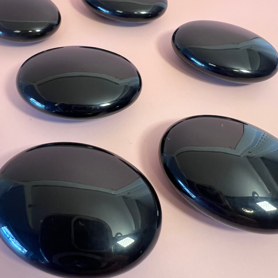 Obsidian palmstone