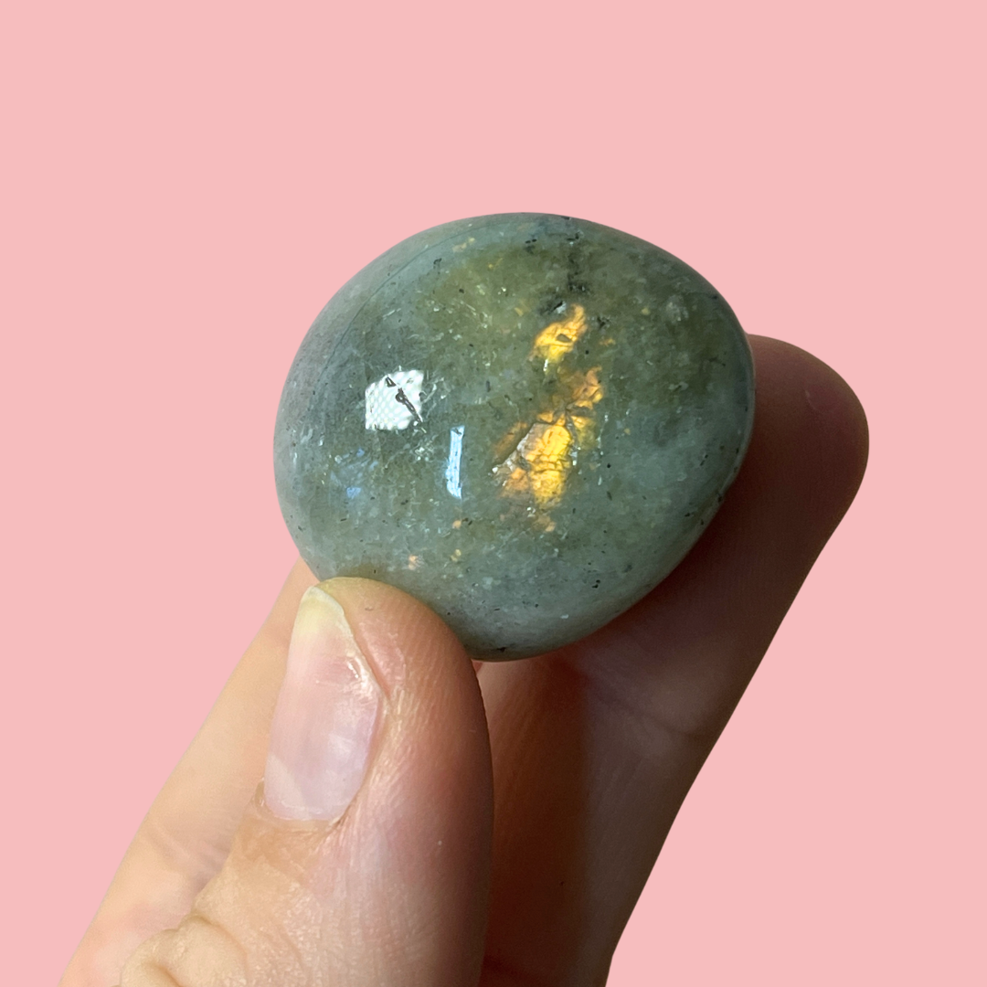 labradorit lommesten