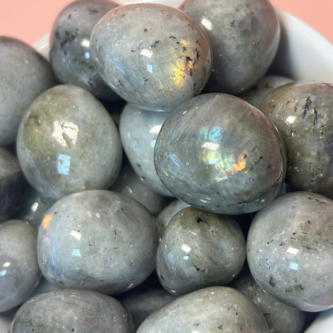 labradorit lommesten