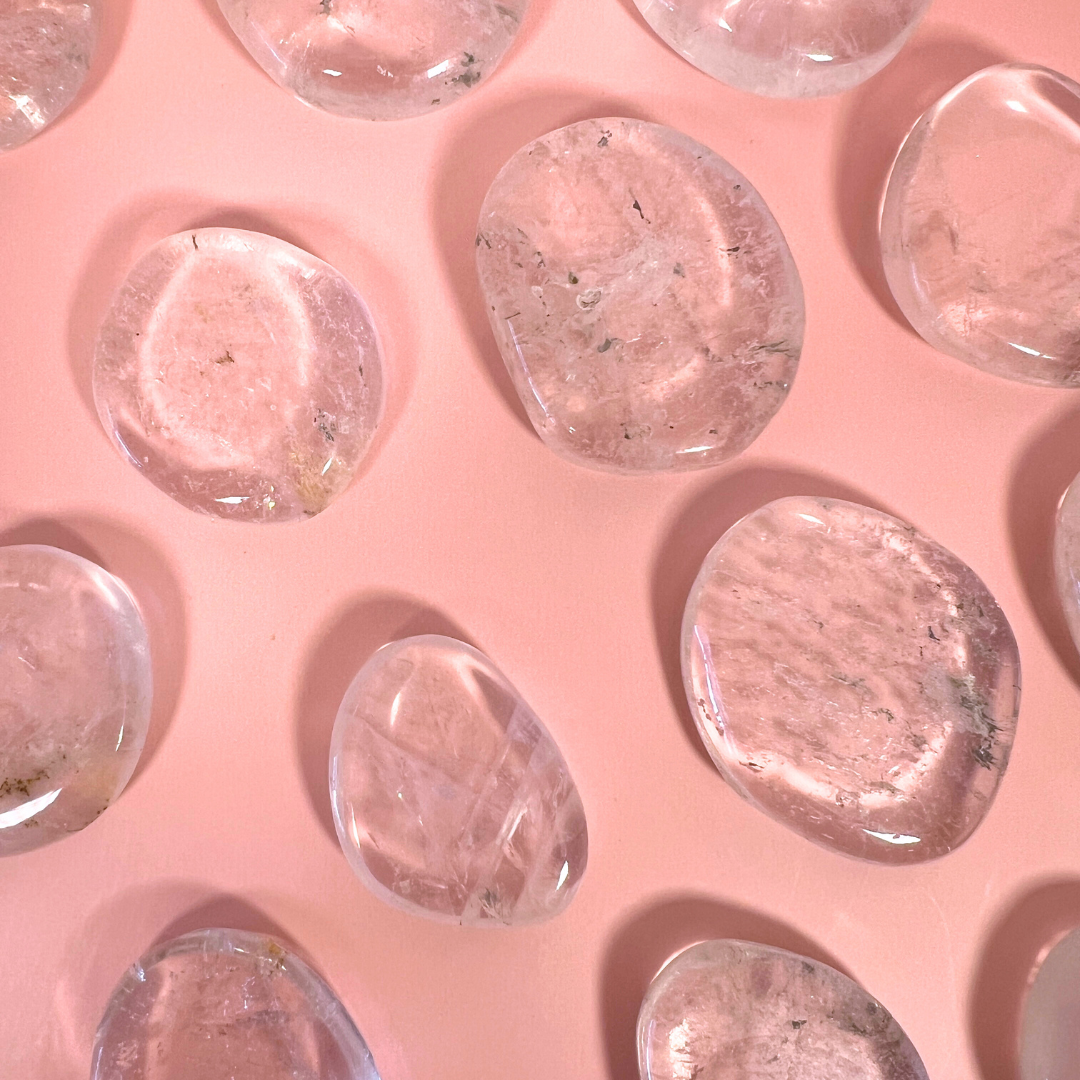 Bjergkrystal med jern inklusion flatstone