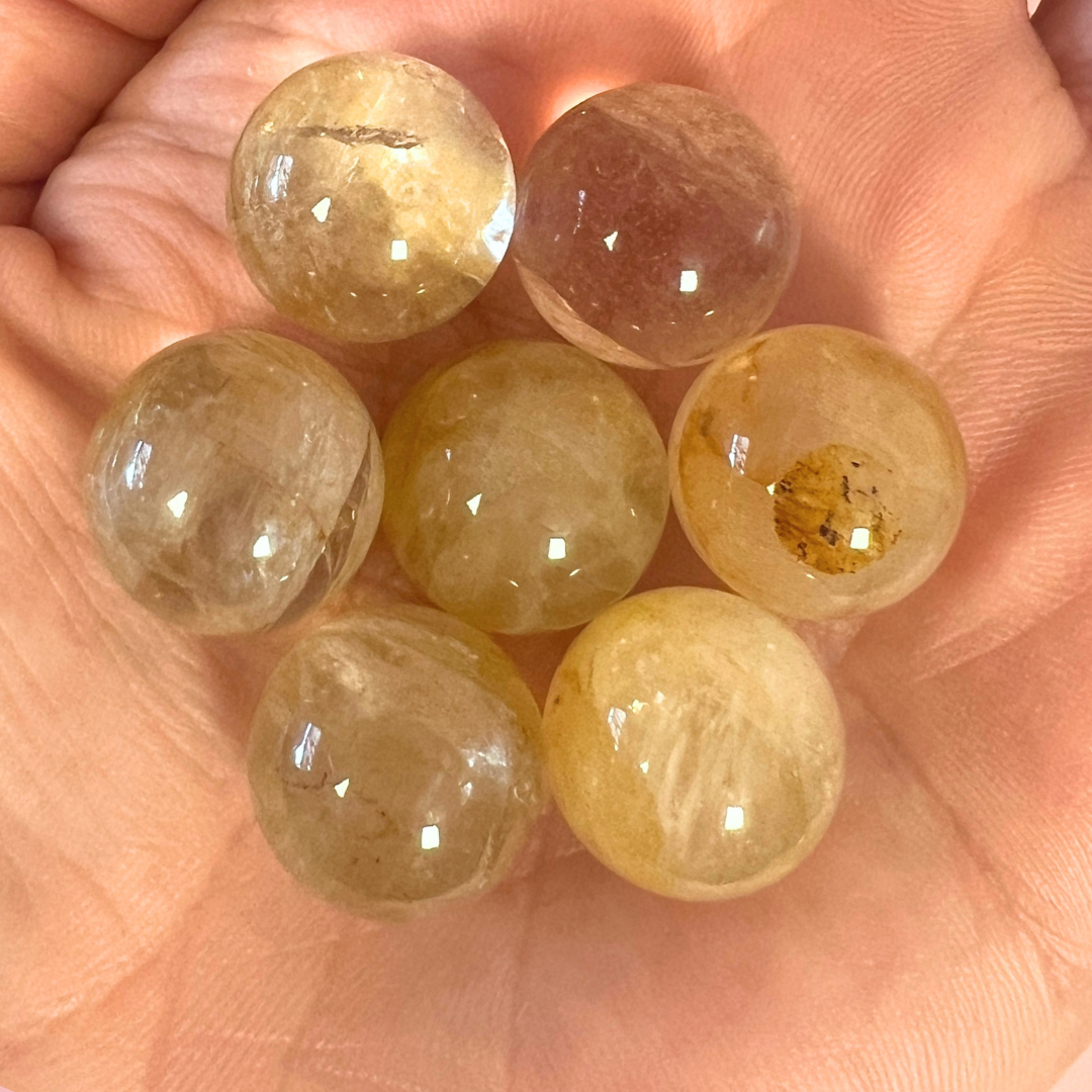 Gul hæmatit kvarts (golden healer) mini kugle